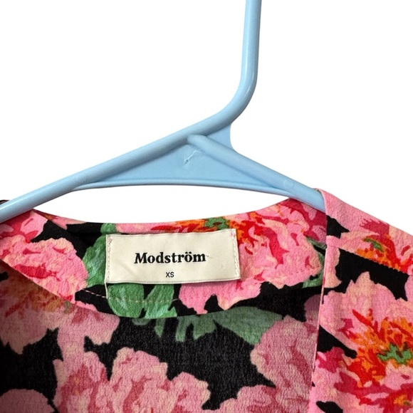 Modstrom Big Floral Print Wrap Dress Size XS Pink Feminine Summer Spring Casual - Picture 4 of 9